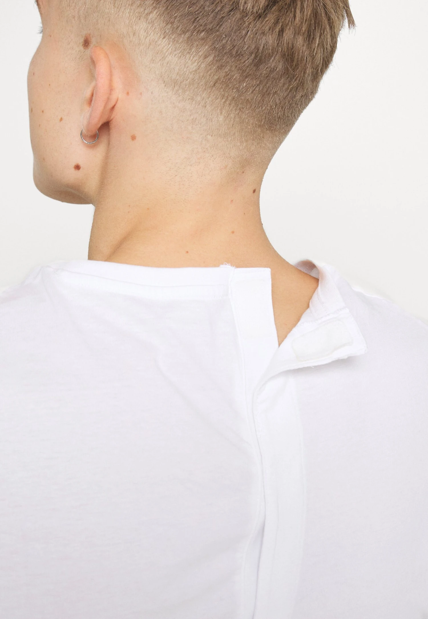 Pier One T-Shirts Med Print - White 11 Pier One T-Shirts Med Print - White - Bilde 9