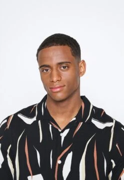 Pier One Contemporary Art Regular Resort- Skjorte - Black 15 Pier One Contemporary Art Regular Resort- Skjorte - Black -Pier One 209c2b8fb1b54d8599c6f0e75d4a20f4