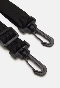 Pier One Unisex - Skulderveske - Black -Pier One 29d0fdb7c5a945cf9cd775f34e608266