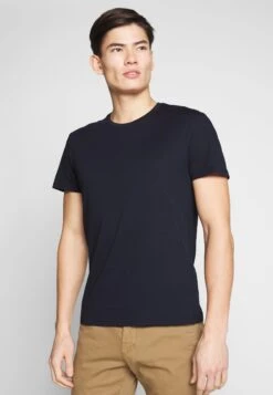 Pier One 2 Pack - T-Shirts - White/Dark Blue -Pier One 29e824f9825c4b58be6620e83ee4ac6b