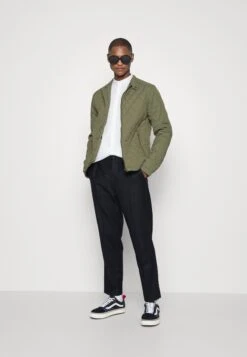 Pier One Lett Jakke - Olive 8 Pier One Lett Jakke - Olive -Pier One 53cabd1db23e47ec8f42ac08b0ed06f6