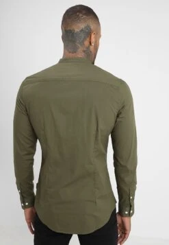 Pier One Muscle Fit Stand- Skjorte - Oliv -Pier One 6203a98ce2074a57aa2427fe331f99cb