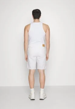 Pier One Colored Twill White Denim - Jeansshorts - White Denim -Pier One 6fb902e0dcfa488a9a60ba7e359e011c