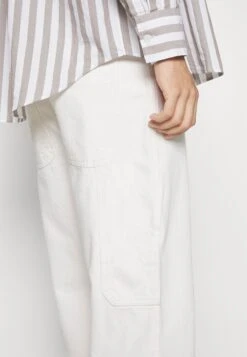 Pier One Carpenter Colored Twill- Jeans Straight Leg - Off-White -Pier One 72381b5c0ea4476da8022189e3b24b31