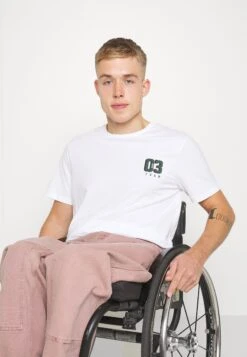 Pier One T-Shirts Med Print - White 17 Pier One T-Shirts Med Print - White -Pier One 7483174c63524830ac5c5149bc29ef16