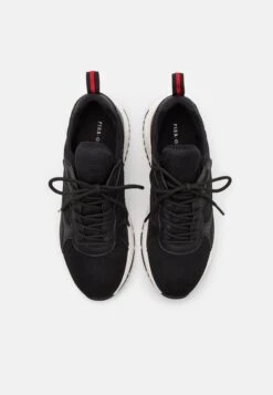 Pier One Unisex - Joggesko - Black -Pier One 7b4e6701f8fa4f62b8488bcda8bd464b