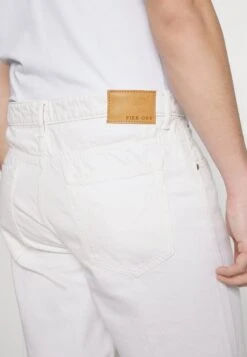 Pier One Colored Twill White Denim - Jeansshorts - White Denim -Pier One a636a2d6a4a8465daf4783bb72a28209
