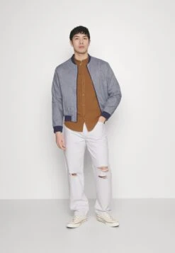 Pier One -Pier One a7c4c10dbdcc4927814aa19c66e476c8