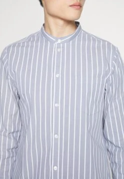 Pier One Muscle Fit Stand- Skjorte - Blue -Pier One aef632d443f84662a23ef0d9f4646ec0