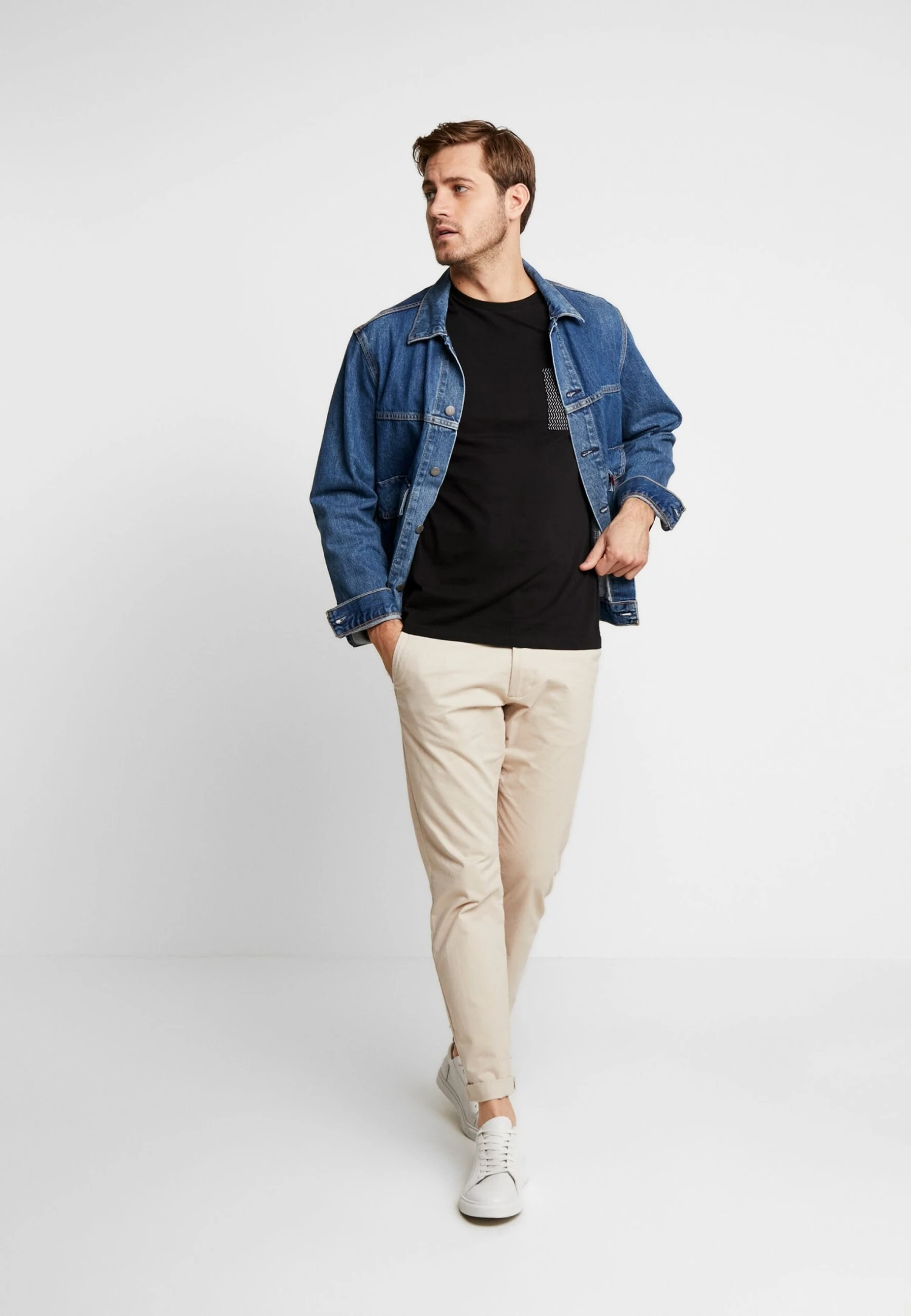 Pier One T-Shirts Med Print - Black 4 Pier One T-Shirts Med Print - Black - Bilde 2