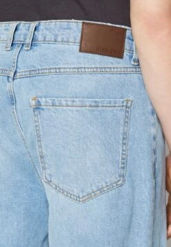 Pier One Distress On Knees - Jeans Relaxed Fit - Light Blue Denim -Pier One ef0878bf5af4400aa54a42825fa794da