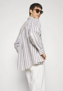 Pier One Carpenter Colored Twill- Jeans Straight Leg - Off-White -Pier One f0d77a0b472943a38700461ba111bcb9